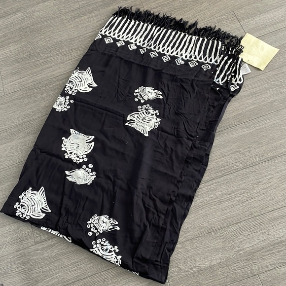 ✨SOLD ✨ NWT Black Sarong - Picture 1 of 6